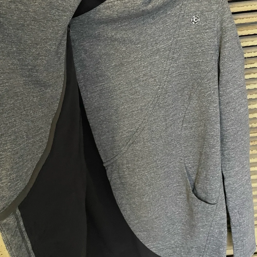 Lululemon that’s a wrap jacket / sweatshirt / cardigan - Picture 4 of 11